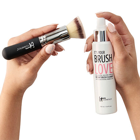 It cosmetics shop brush cleaner